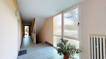 chodba domu - Prodej bytu 3+1 v osobním vlastnictví 62 m², Brno