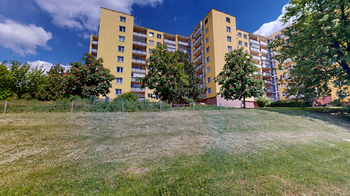 pohled na dům - Prodej bytu 3+1 v osobním vlastnictví 62 m², Brno