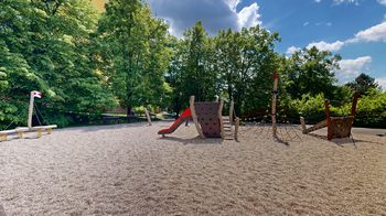 okolí domu - Prodej bytu 3+1 v osobním vlastnictví 62 m², Brno