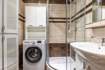 Koupelna - Pronájem bytu 2+kk v družstevním vlastnictví 46 m², Praha 3 - Žižkov