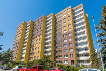 Pohled na dům - Pronájem bytu 2+kk v družstevním vlastnictví 46 m², Praha 3 - Žižkov