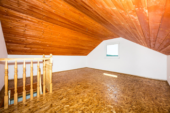 Podkroví - Prodej chaty / chalupy 41 m², Bystřany