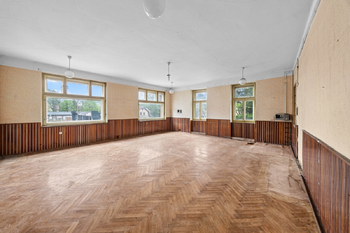 společenská místnost - Prodej domu 416 m², Semily