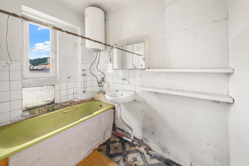 jeden z bytů v 1. patře - Prodej domu 416 m², Semily