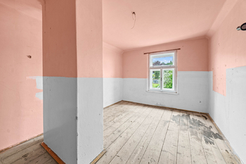 podkrovní pokoj - Prodej domu 416 m², Semily