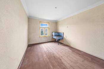 podkrovní pokoj - Prodej domu 416 m², Semily
