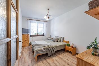 Ložnice v přízemí. - Prodej domu 123 m², Žíšov