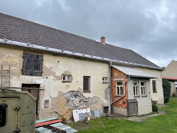 pohled ze dvora - Prodej domu 110 m², Toužim