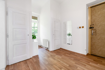 předsíň - Pronájem bytu 2+1 v osobním vlastnictví 70 m², Praha 8 - Libeň