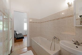 koupelna - Pronájem bytu 2+1 v osobním vlastnictví 70 m², Praha 8 - Libeň