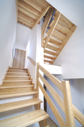 Schodiště - silný estetický prvek - Prodej domu 139 m², Plzeň