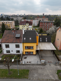 Pohled na dům z dronu - Prodej domu 139 m², Plzeň