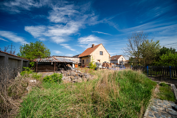 POZEMEK LIBIŠ - POHLED ZE ZAHRAY - Prodej pozemku 1012 m², Libiš