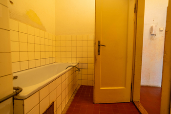koupelna s wc - Prodej bytu 2+kk v osobním vlastnictví 50 m², Jilemnice