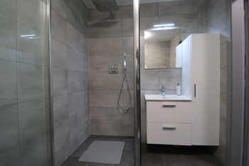 Koupelna - Pronájem bytu 3+kk v osobním vlastnictví 60 m², Praha 10 - Hostivař