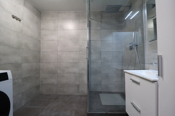 Koupelna - Pronájem bytu 3+kk v osobním vlastnictví 60 m², Praha 10 - Hostivař