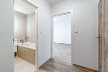 Pronájem bytu 1+kk v osobním vlastnictví 29 m², Praha 4 - Háje