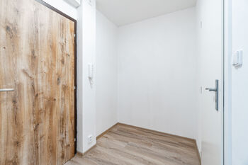 Pronájem bytu 1+kk v osobním vlastnictví 29 m², Praha 4 - Háje