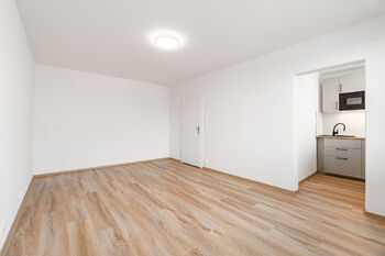 Pronájem bytu 1+kk v osobním vlastnictví 29 m², Praha 4 - Háje