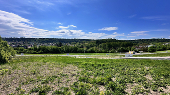 Výhled z pozemku - Prodej pozemku 860 m², Libušín