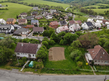 Prodej pozemku 736 m², Doubravy