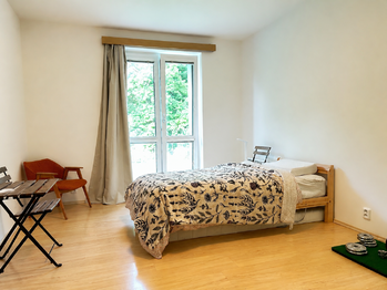 Postel nezůstává, přivezte si prosím svou - Pronájem bytu 2+1 v osobním vlastnictví 52 m², Praha 9 - Koloděje