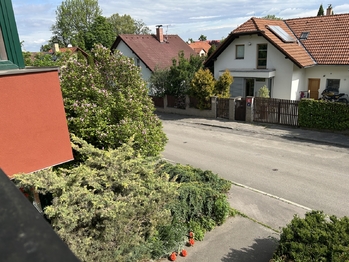 výhled z kuchyně - Pronájem bytu 2+1 v osobním vlastnictví 52 m², Praha 9 - Koloděje