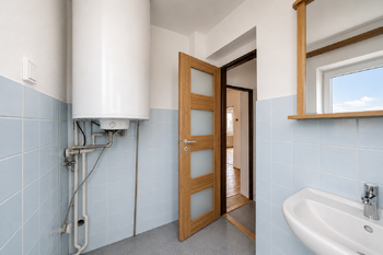 koupelna s toaletou - I. patro - Prodej domu 130 m², Červené Pečky