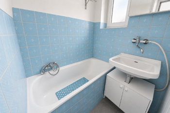 koupelna - přízemí - Prodej domu 130 m², Červené Pečky