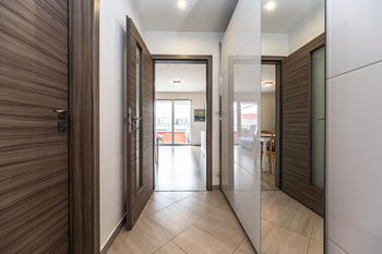 předsíň - Prodej bytu 2+kk v osobním vlastnictví 54 m², Praha 9 - Letňany
