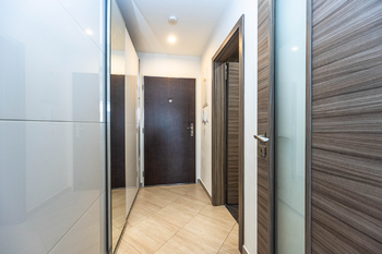 předsíň - Prodej bytu 2+kk v osobním vlastnictví 54 m², Praha 9 - Letňany
