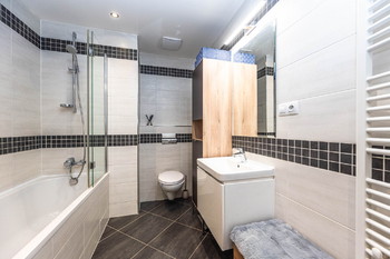 koupelna - Prodej bytu 2+kk v osobním vlastnictví 54 m², Praha 9 - Letňany