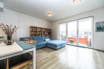 obývací pokoj - Prodej bytu 2+kk v osobním vlastnictví 54 m², Praha 9 - Letňany