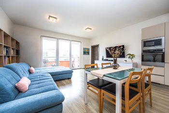 obývací pokoj - Prodej bytu 2+kk v osobním vlastnictví 54 m², Praha 9 - Letňany 
