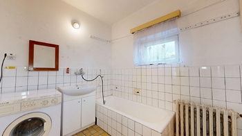 Koupelna - Prodej domu 135 m², Praha 9 - Dolní Počernice