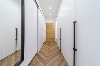 Prodej elegantního a kompletně vybaveného bytu 2+1 s balkonem, 59 m², Cihlářská čtvrť, Hodonín - Prodej bytu 2+1 v osobním vlastnictví 59 m², Hodonín