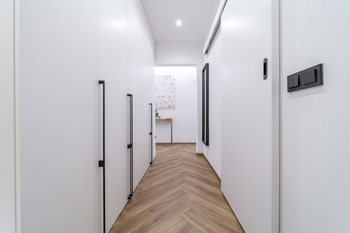 Prodej elegantního a kompletně vybaveného bytu 2+1 s balkonem, 59 m², Cihlářská čtvrť, Hodonín - Prodej bytu 2+1 v osobním vlastnictví 59 m², Hodonín