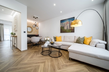 Prodej elegantního a kompletně vybaveného bytu 2+1 s balkonem, 59 m², Cihlářská čtvrť, Hodonín - Prodej bytu 2+1 v osobním vlastnictví 59 m², Hodonín