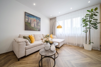 Prodej elegantního a kompletně vybaveného bytu 2+1 s balkonem, 59 m², Cihlářská čtvrť, Hodonín - Prodej bytu 2+1 v osobním vlastnictví 59 m², Hodonín