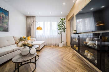 Prodej elegantního a kompletně vybaveného bytu 2+1 s balkonem, 59 m², Cihlářská čtvrť, Hodonín - Prodej bytu 2+1 v osobním vlastnictví 59 m², Hodonín