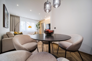 Prodej elegantního a kompletně vybaveného bytu 2+1 s balkonem, 59 m², Cihlářská čtvrť, Hodonín - Prodej bytu 2+1 v osobním vlastnictví 59 m², Hodonín