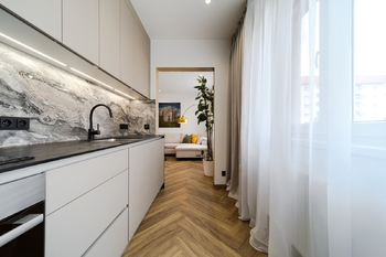 Prodej elegantního a kompletně vybaveného bytu 2+1 s balkonem, 59 m², Cihlářská čtvrť, Hodonín - Prodej bytu 2+1 v osobním vlastnictví 59 m², Hodonín
