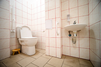 Toaleta pro personál - Pronájem restaurace 185 m², Praha 5 - Smíchov