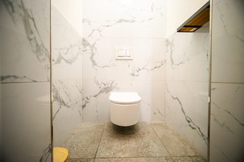 Toalety pro hosty - Pronájem restaurace 185 m², Praha 5 - Smíchov