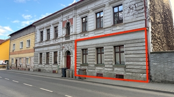 Okna do ulice - Prodej bytu 5+1 v osobním vlastnictví 112 m², Kralupy nad Vltavou