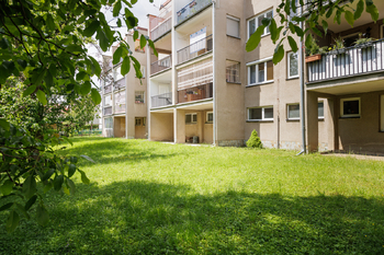Zahrada - Prodej bytu 3+kk v osobním vlastnictví 40 m², Praha 8 - Kobylisy