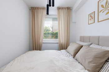 Ložnice - Prodej bytu 3+kk v osobním vlastnictví 40 m², Praha 8 - Kobylisy