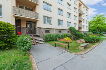 Prodej bytu 3+1 v osobním vlastnictví 80 m², Praha 5 - Zličín