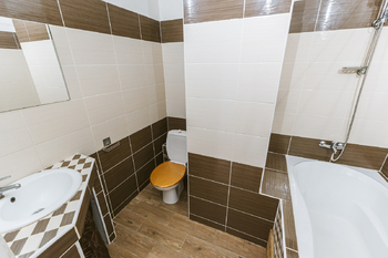 KOUPELNA S  VANOU A TOALETOU - Prodej bytu 1+1 v družstevním vlastnictví 36 m², Bystřany