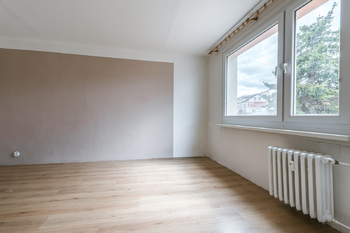 OBÝVACÍ POKOJ - Prodej bytu 1+1 v družstevním vlastnictví 36 m², Bystřany
